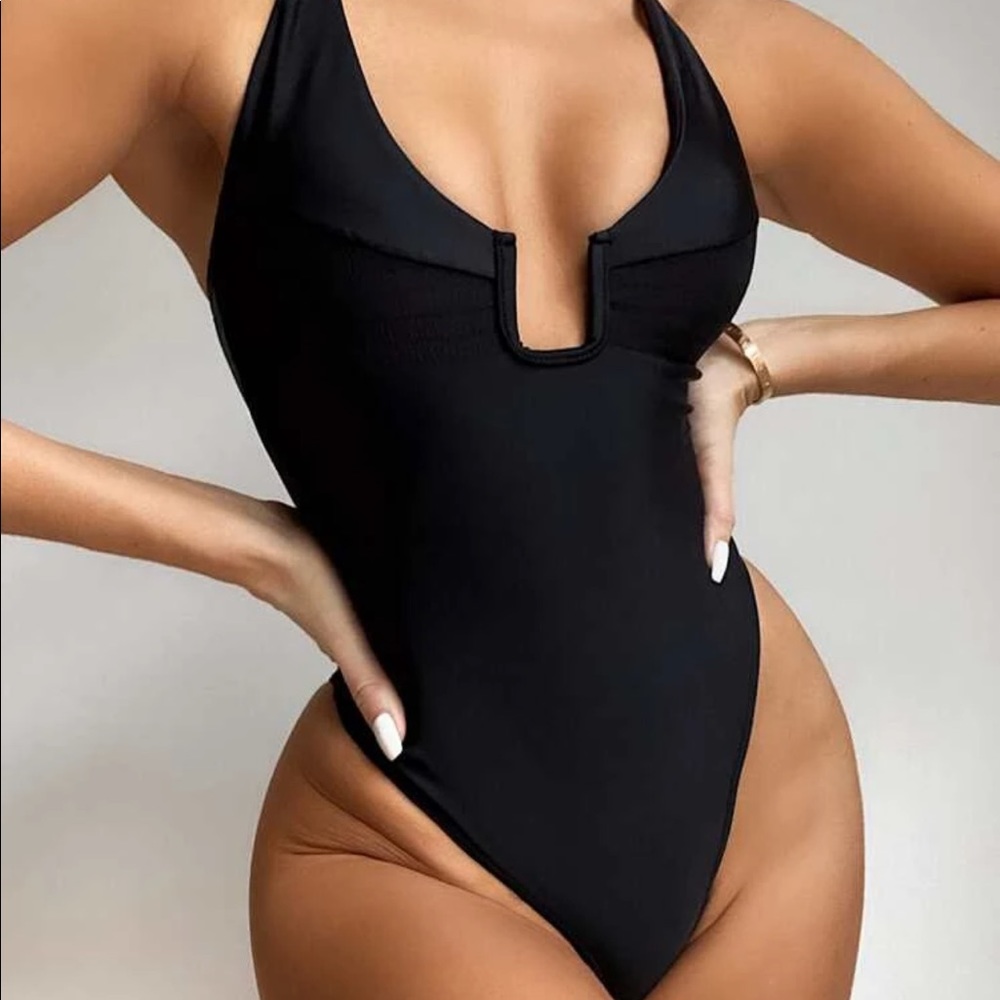 Black U cleavage one piece swimsuit